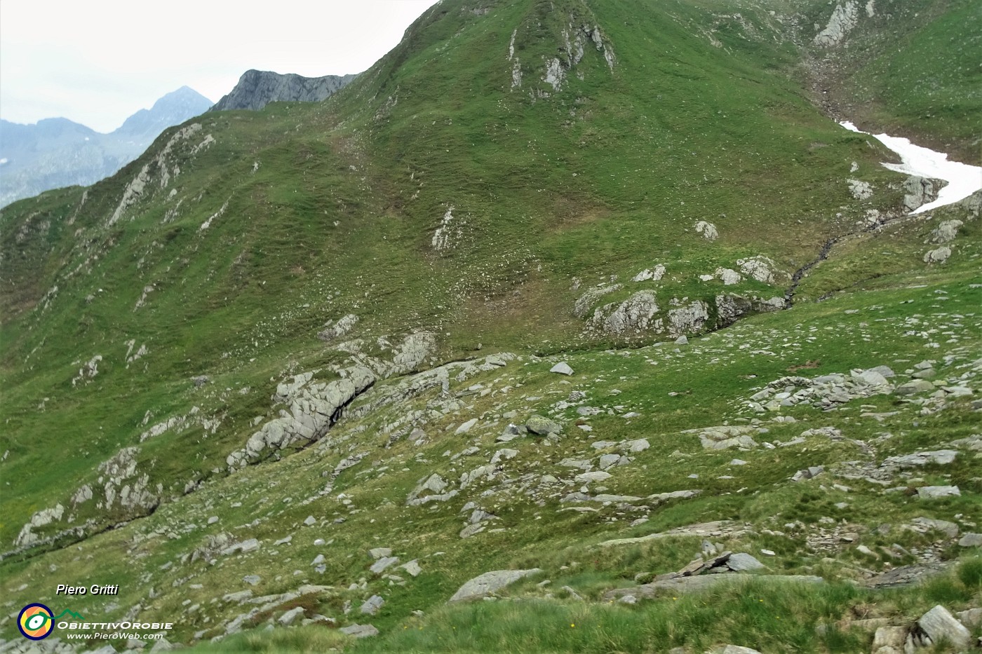 71 Devo andare oltre il ruscello dove vedo il sentiero per Passo di  Tartano.JPG